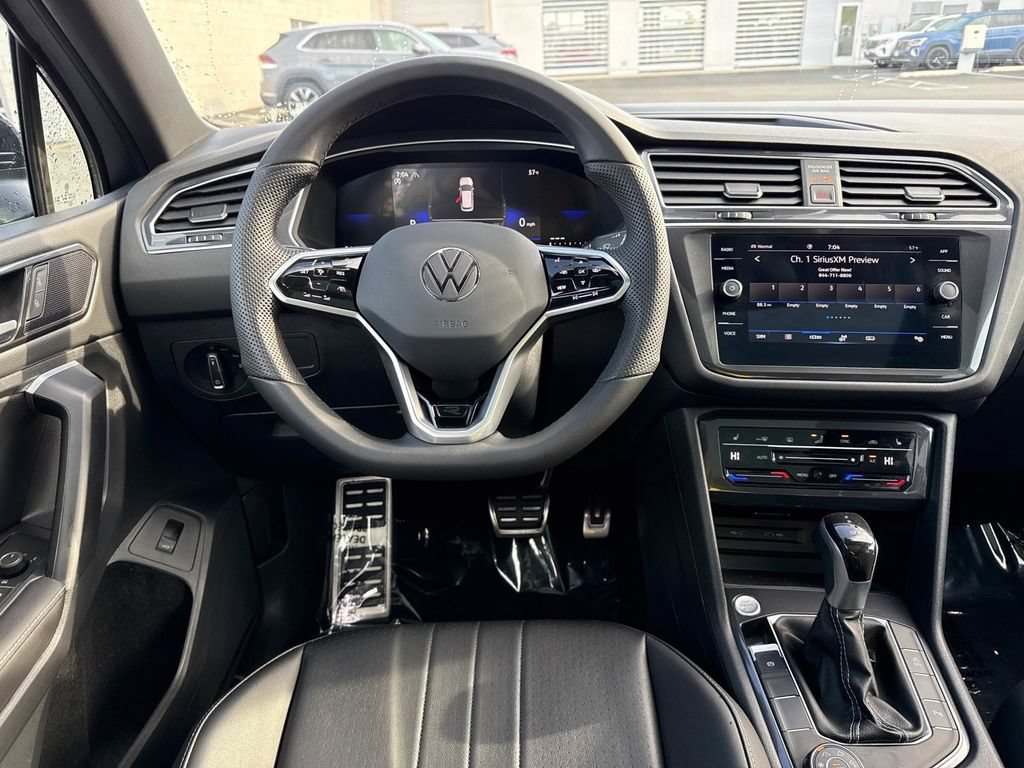 Used 2024 Volkswagen Tiguan SE R-Line AWD/4WD image 13