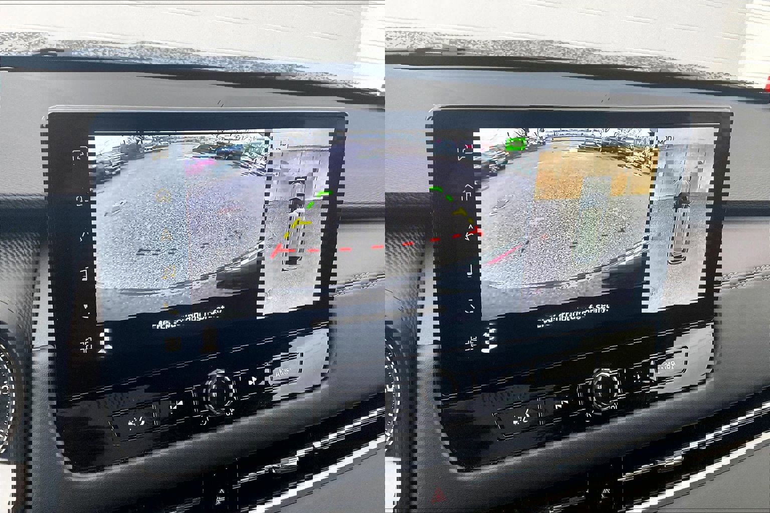 Used 2025 Mitsubishi Outlander SE image 26