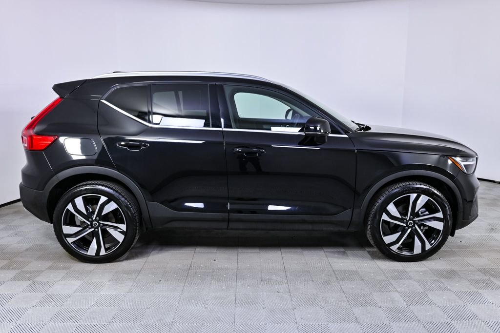 Certified 2025 Volvo XC40 B5 Plus image 28