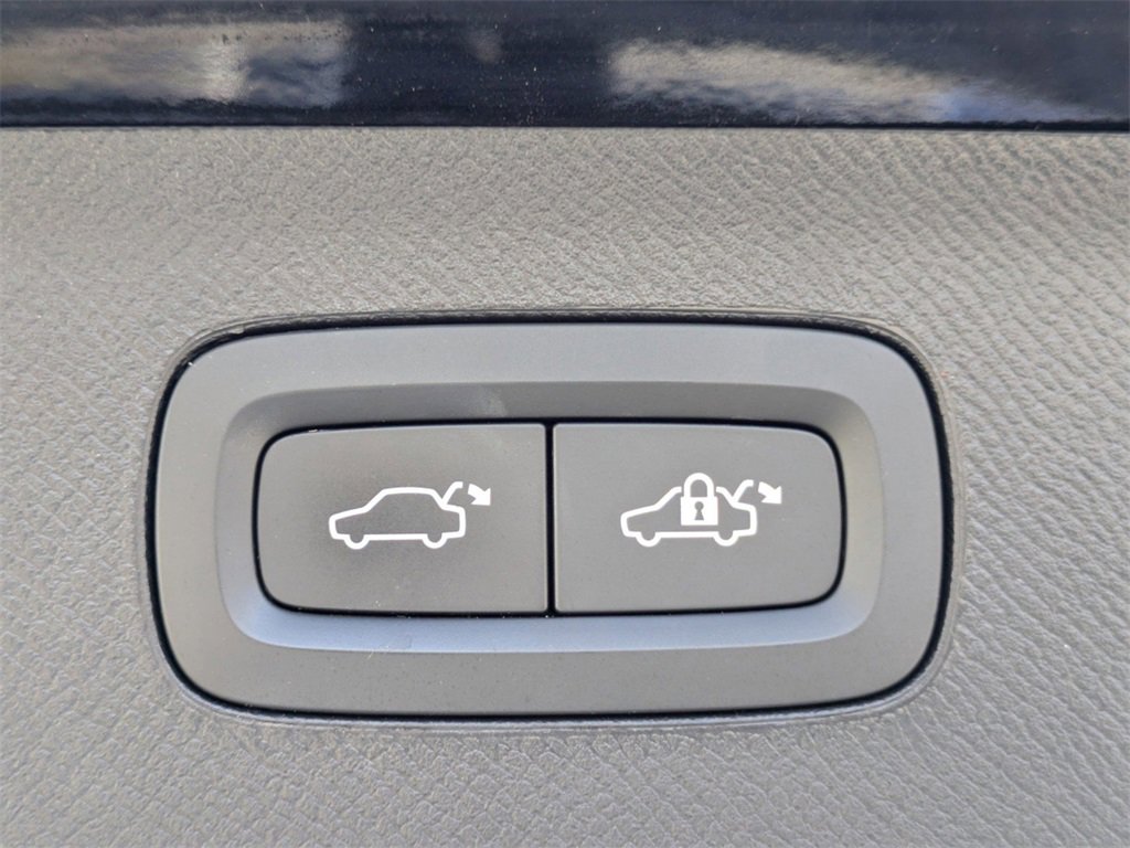 Certified 2022 Volvo XC90 T6 Inscription w/ Climate Package image 13