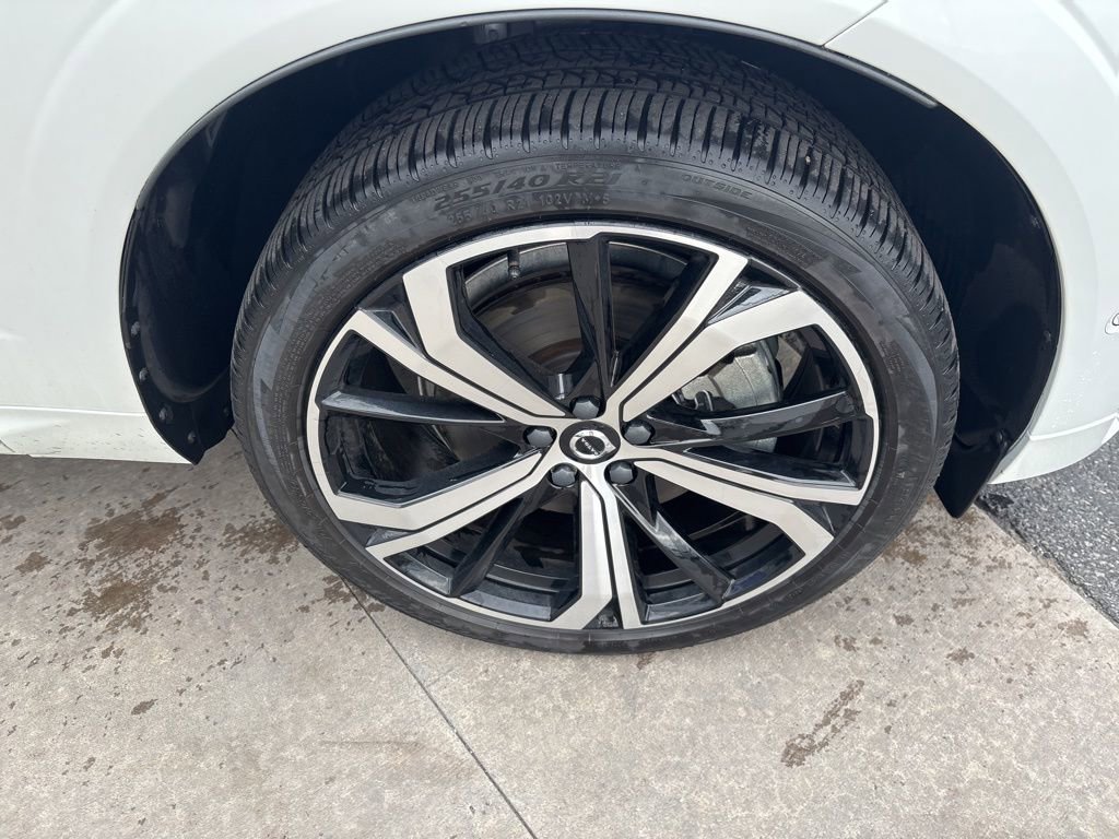 Certified 2024 Volvo XC60 T8 Ultimate w/ Protection Package Premier image 12