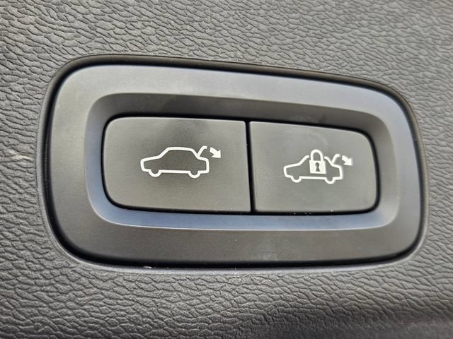 Certified 2023 Volvo XC60 B5 Plus FWD image 18