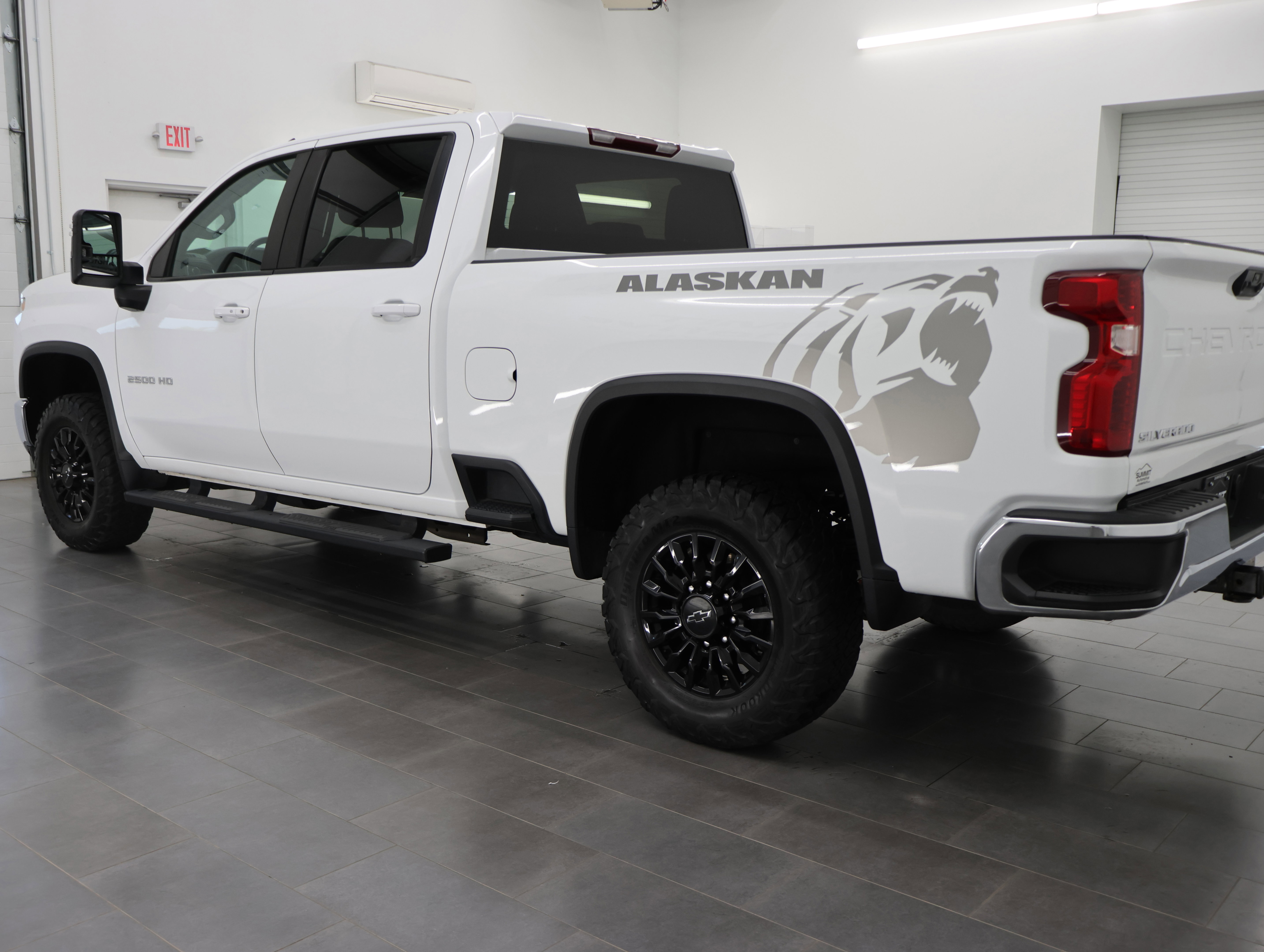 Used 2023 Chevrolet Silverado 2500 LT w/ Convenience Package AWD/4WD image 6