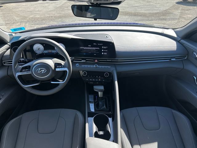 Used 2023 Hyundai Elantra SEL w/ Convenience Package FWD image 17
