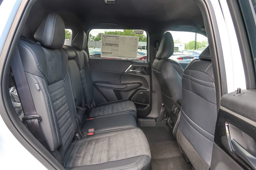 New 2026 Mitsubishi Outlander LE AWD/4WD image 16