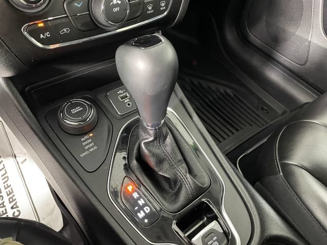 Used 2021 Jeep Cherokee Latitude Plus AWD/4WD image 11