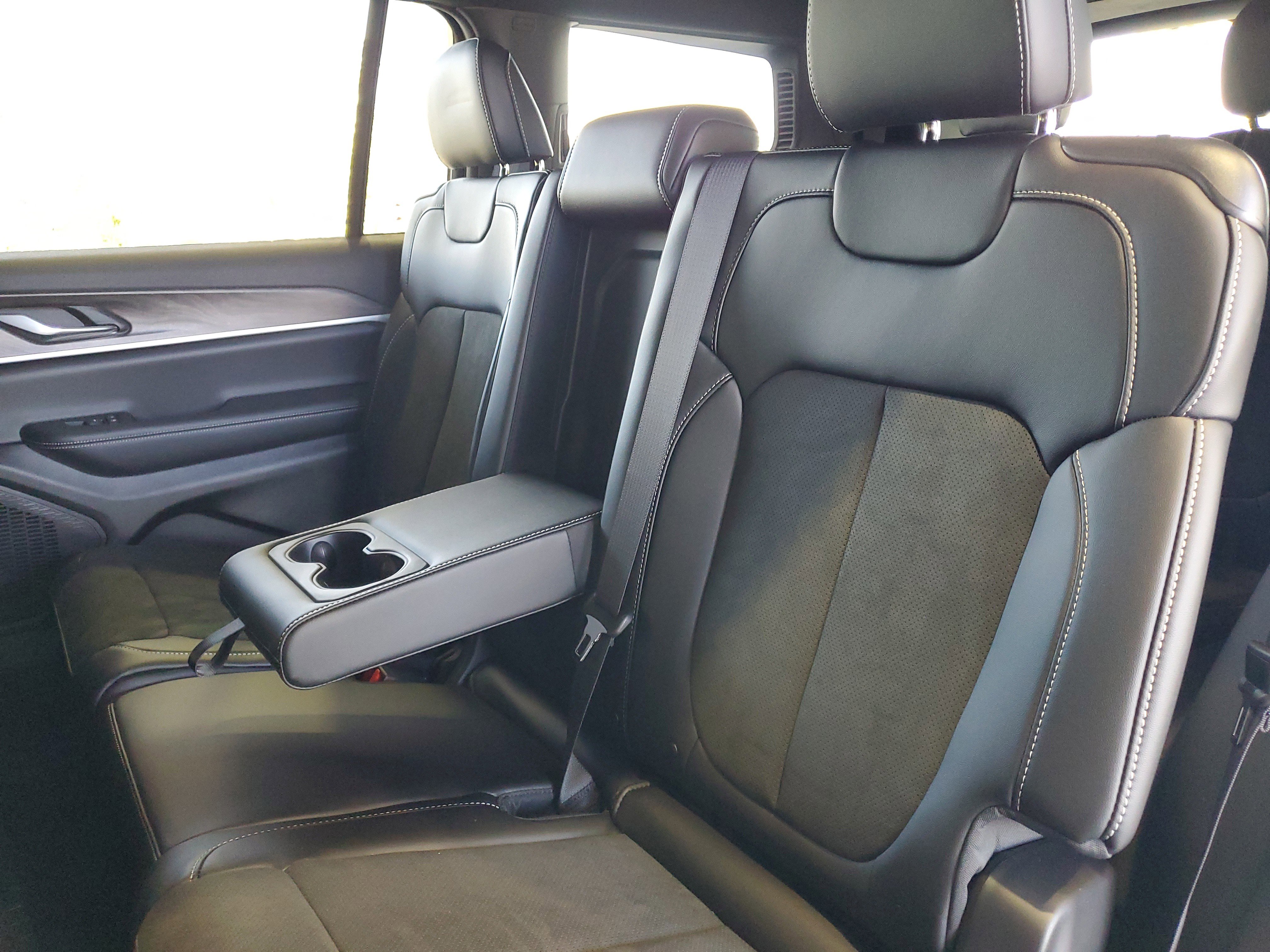 New 2026 Jeep Grand Cherokee L 2WD image 8