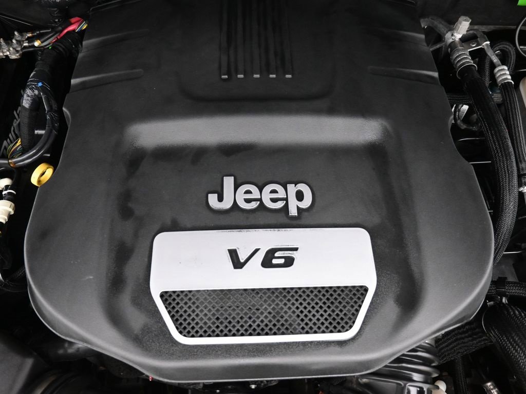 Used 2018 Jeep Wrangler Unlimited Sahara image 25