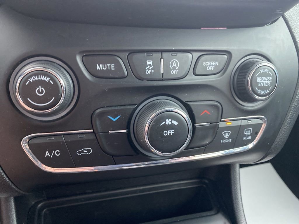 Used 2021 Jeep Cherokee Latitude Lux image 34