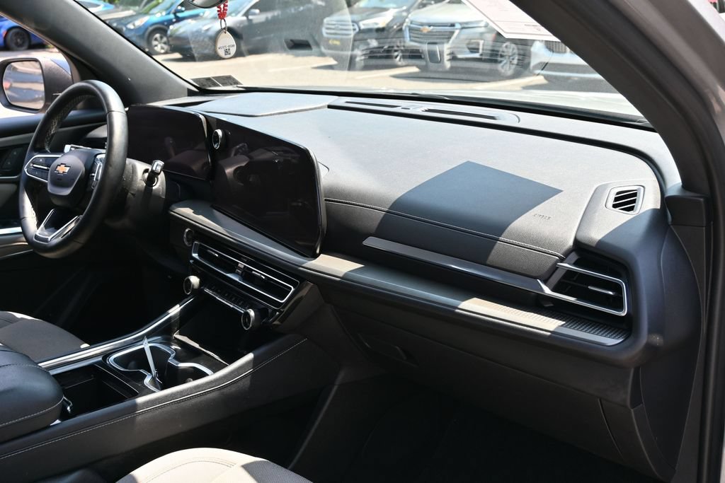 Used 2024 Chevrolet Traverse LT FWD image 34