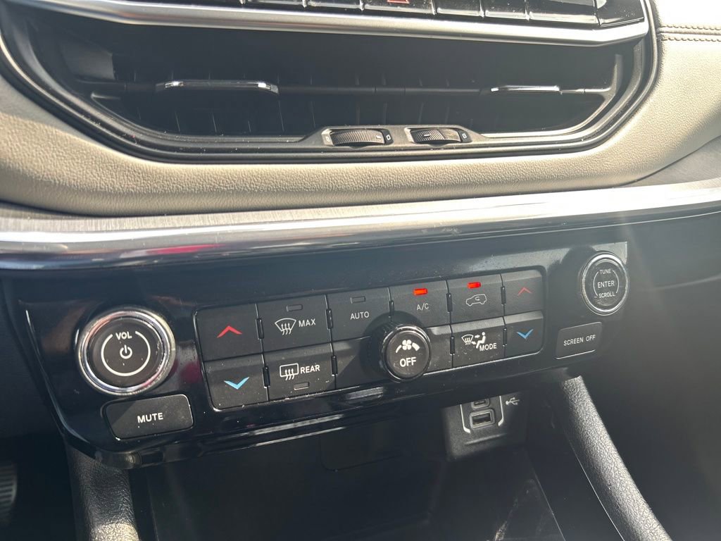 Used 2022 Jeep Compass Limited w/ Sun and Sound Group image 28