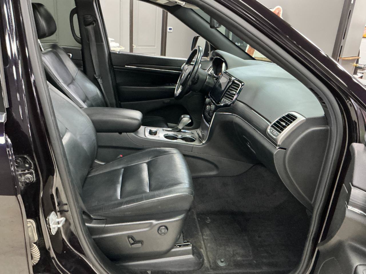 Used 2019 Jeep Grand Cherokee Limited AWD/4WD image 27