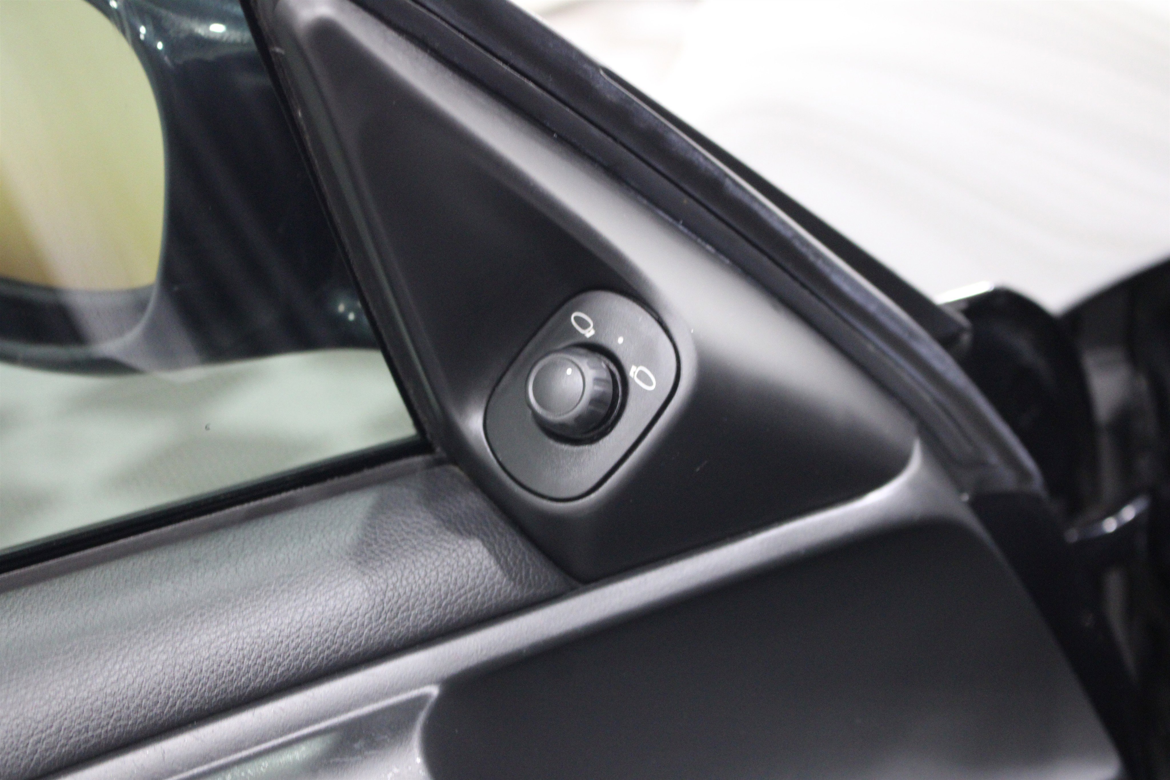 Used 2005 Porsche 911 Carrera RWD image 9
