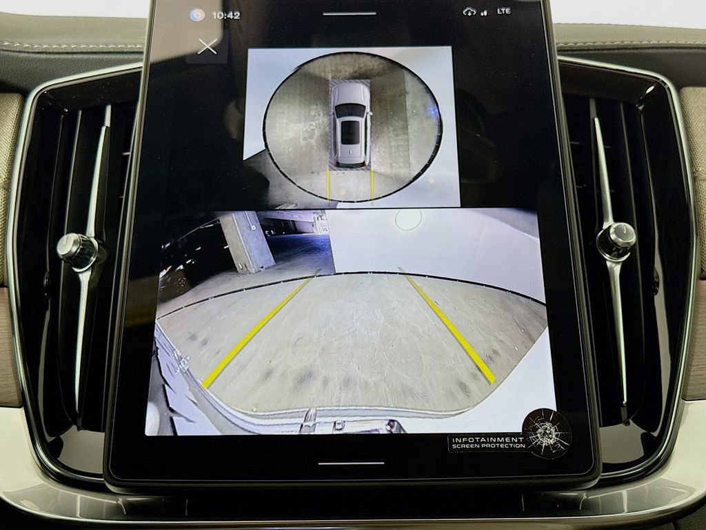 New 2026 Volvo XC90 B6 Plus w/ Protection Package Premier image 13