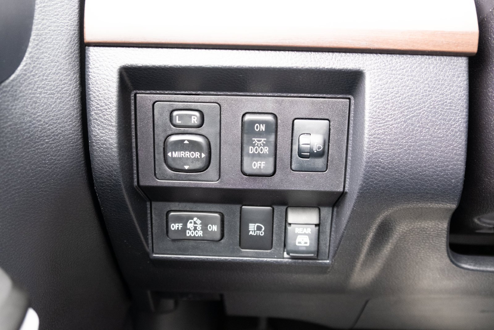 Used 2021 Toyota Tundra Limited w/ Limited Premium Package AWD/4WD image 10