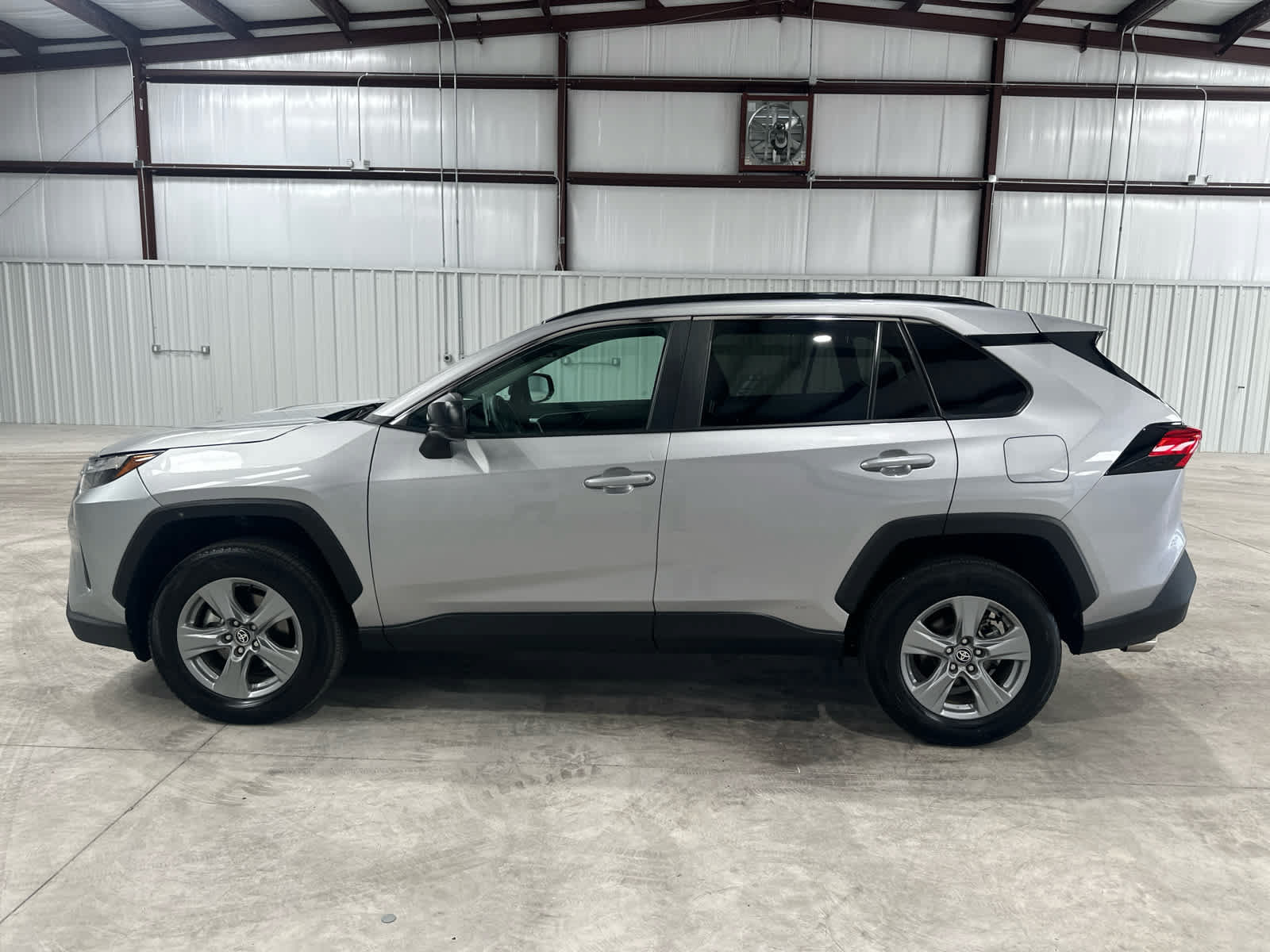 Used 2025 Toyota RAV4 LE AWD/4WD image 2
