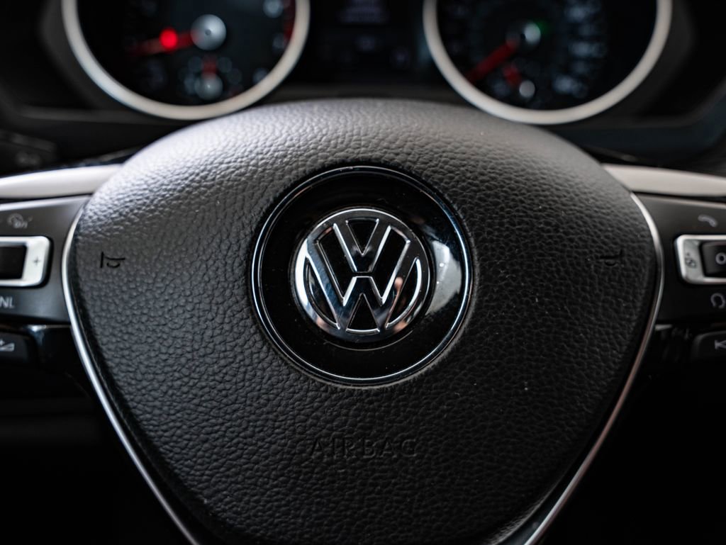 Used 2018 Volkswagen Tiguan SE AWD/4WD image 28