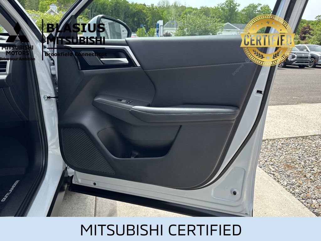 Used 2023 Mitsubishi Outlander 4WD Plug-In Hybrid image 37