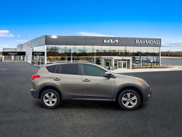 Used 2015 Toyota RAV4 XLE AWD/4WD image 2