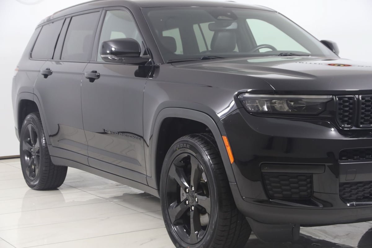 Used 2021 Jeep Grand Cherokee L Laredo AWD/4WD image 37