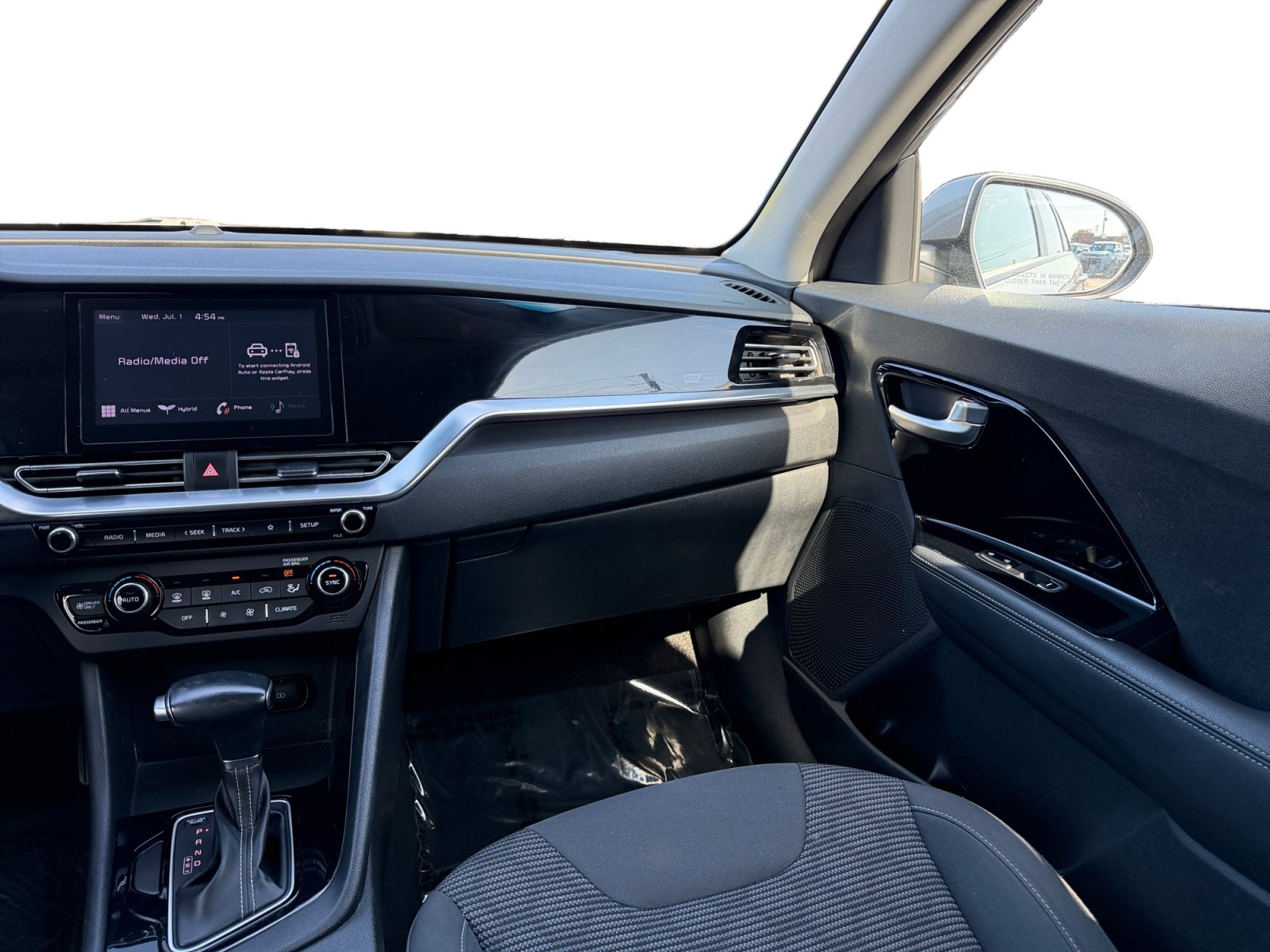 Used 2022 Kia Niro LXS w/ Digital Cluster Package FWD image 12