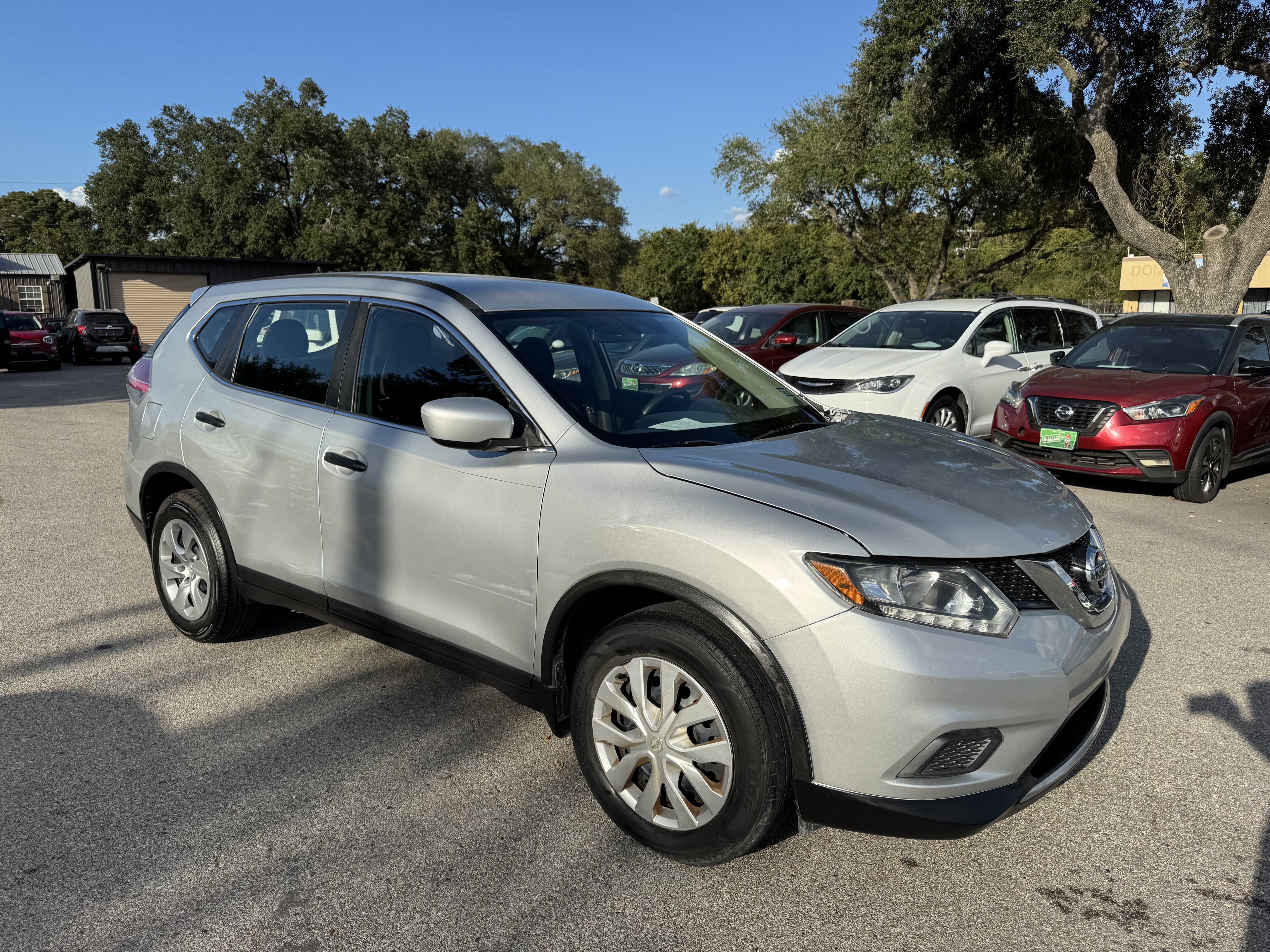 Used 2016 Nissan Rogue S FWD image 1