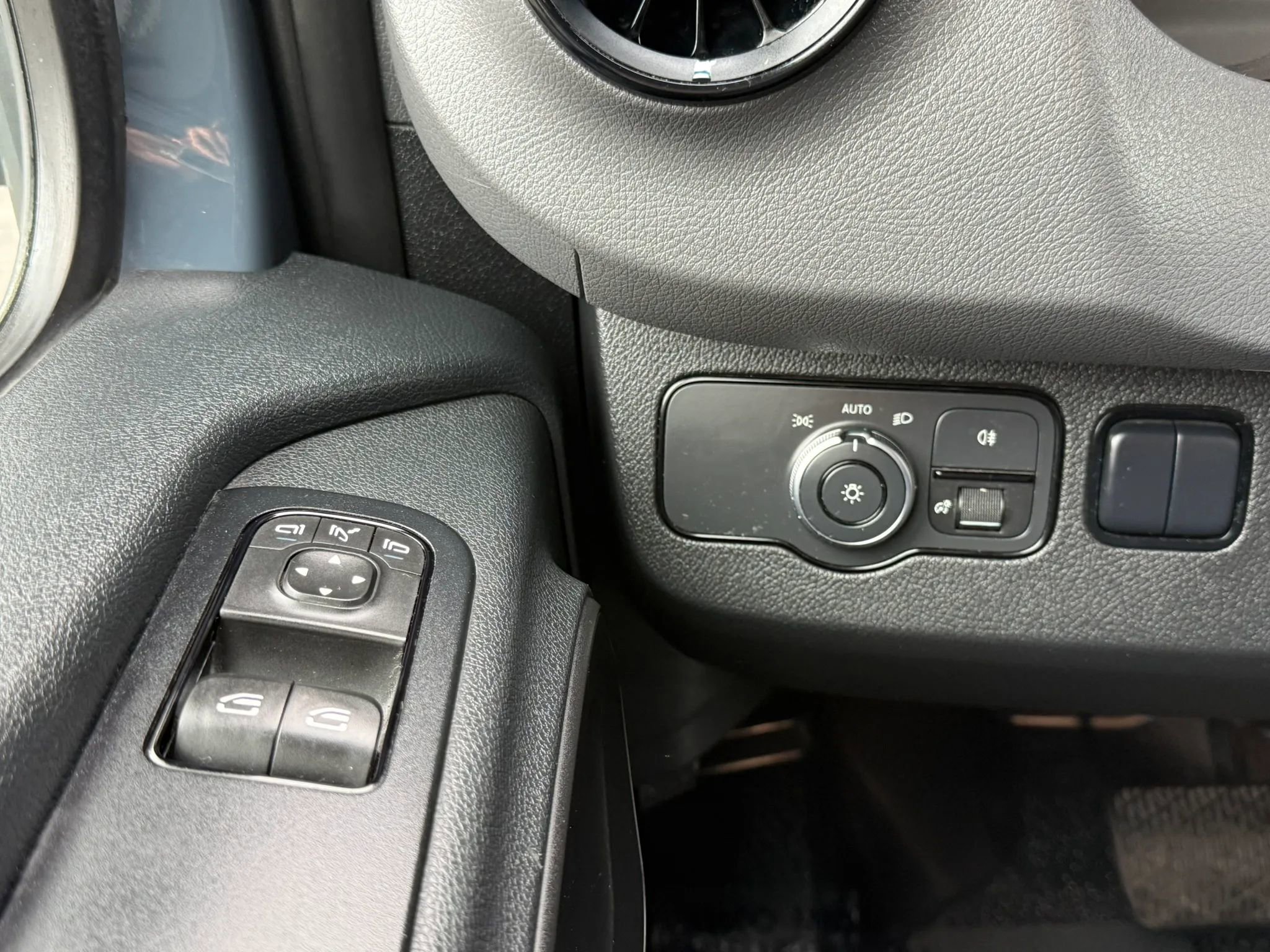 Used 2019 Mercedes-Benz Sprinter 144 image 22