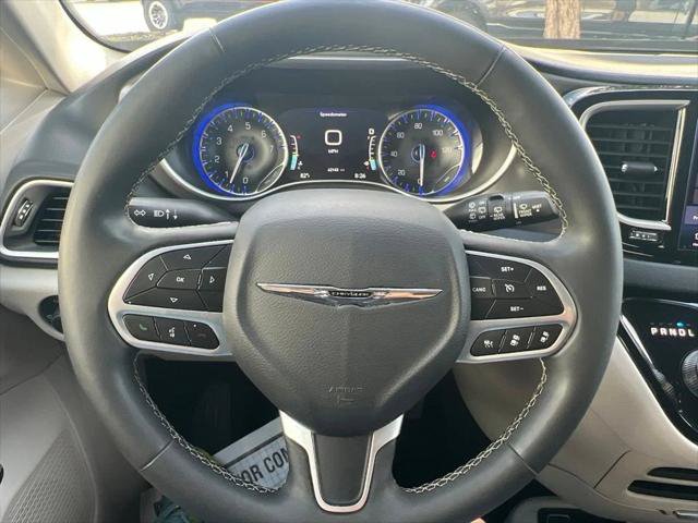 Certified 2023 Chrysler Pacifica Touring-L FWD image 54