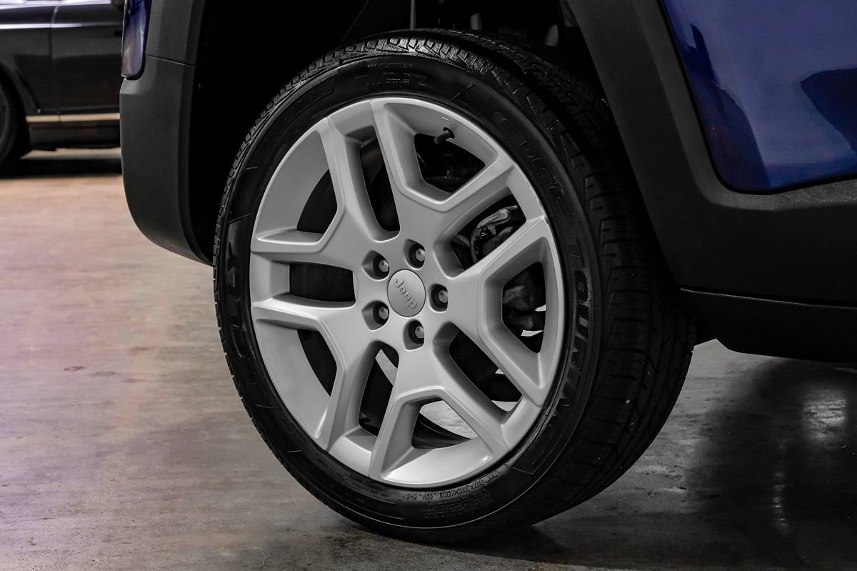 Used 2021 Jeep Renegade Latitude AWD/4WD image 42