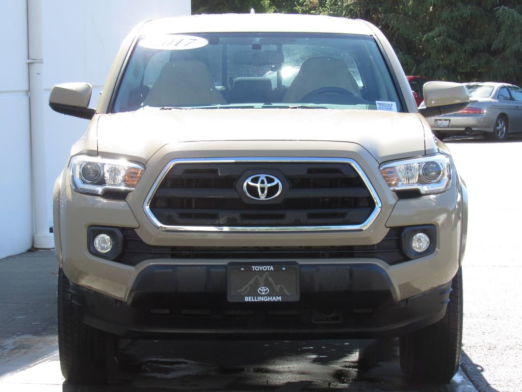 Used 2017 Toyota Tacoma SR5 AWD/4WD image 3