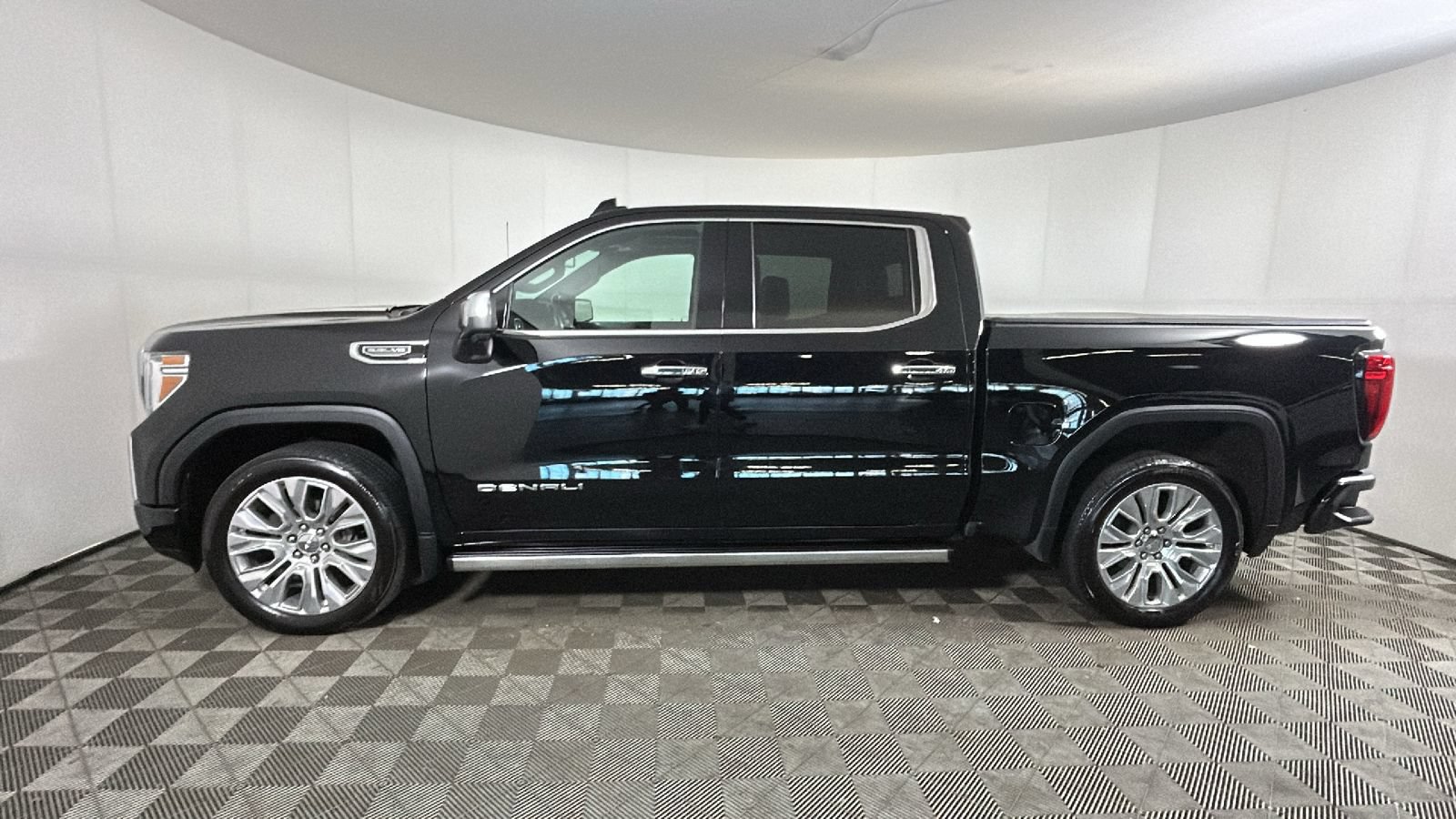 Used 2022 GMC Sierra 1500 Denali w/ Denali Premium Package AWD/4WD image 7