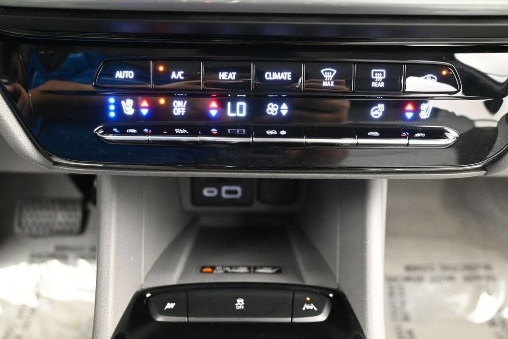 Certified 2023 Chevrolet Bolt EUV Premier w/ Sun & Sound Package FWD image 20