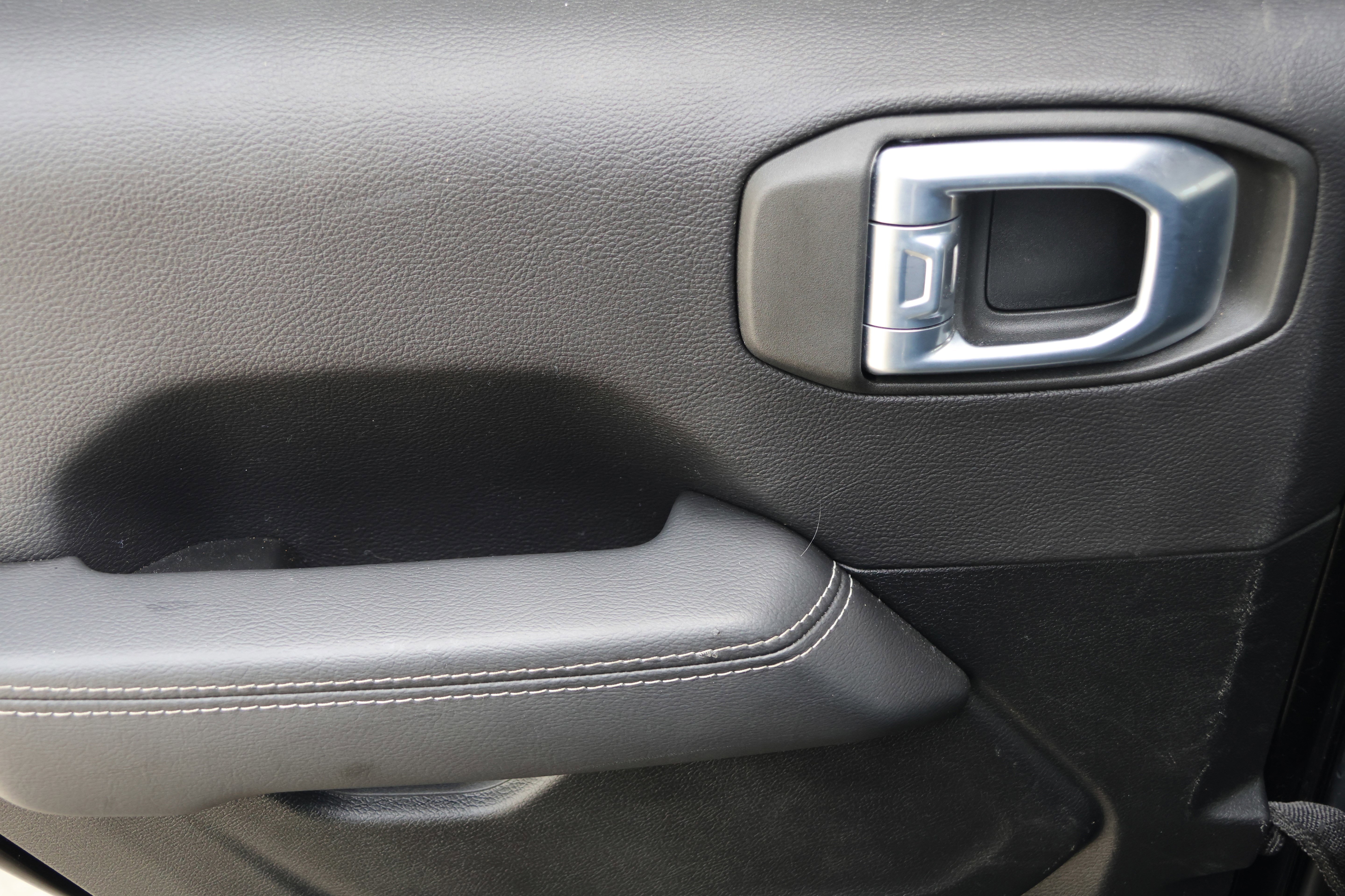 Used 2021 Jeep Wrangler Unlimited Sahara image 35