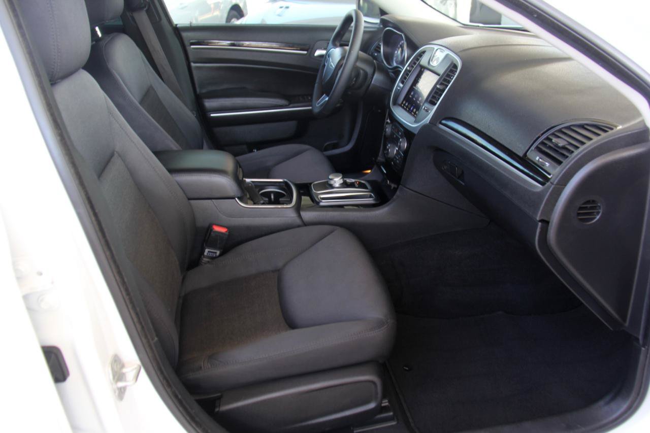 Used 2023 Chrysler 300 Touring w/ Sport Appearance Package RWD image 28