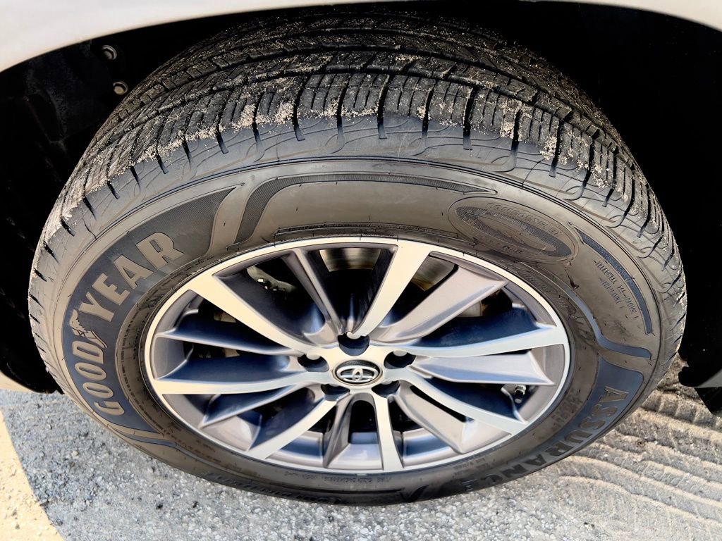 Used 2017 Toyota Highlander XLE image 42