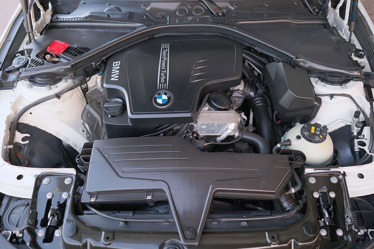 Used 2015 BMW 320i Sedan RWD image 10