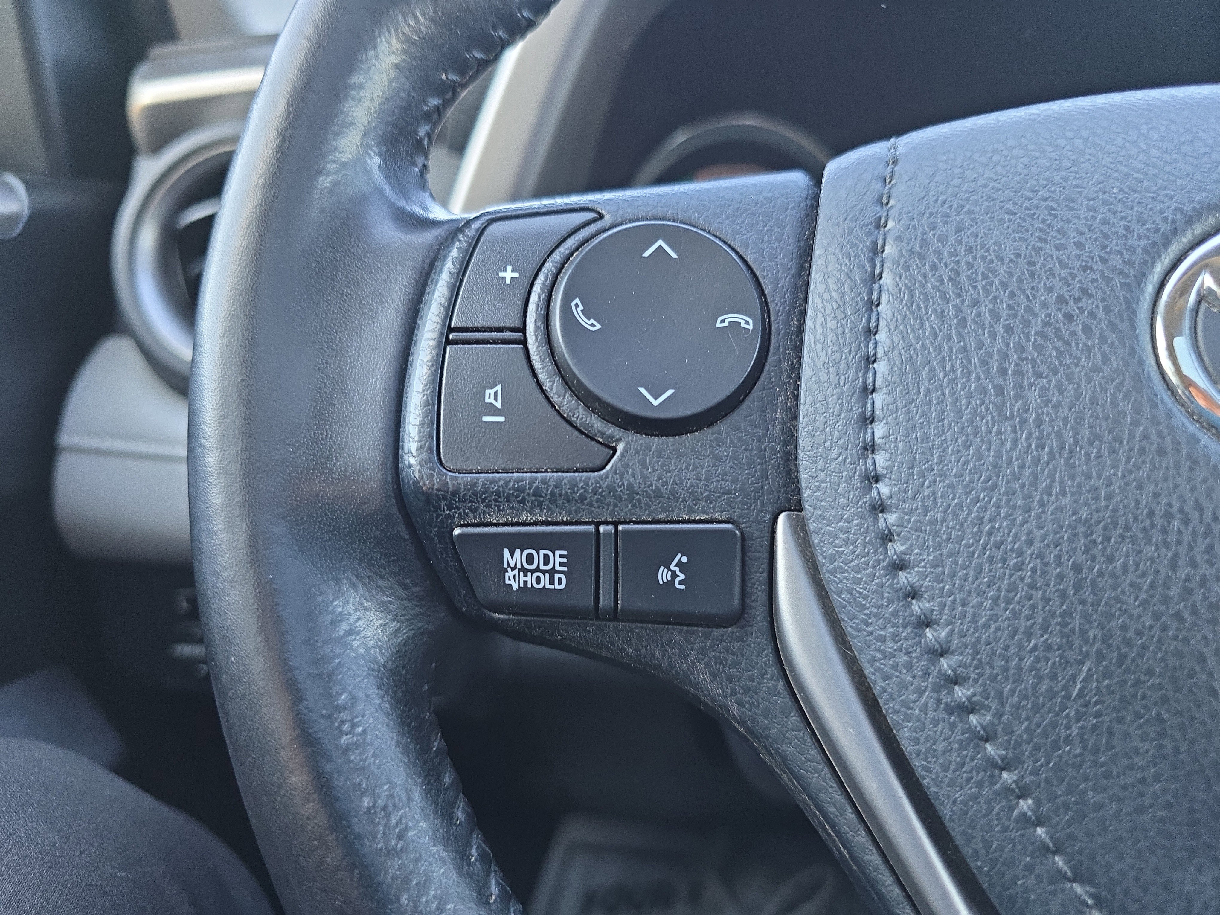 Used 2018 Toyota RAV4 XLE image 21