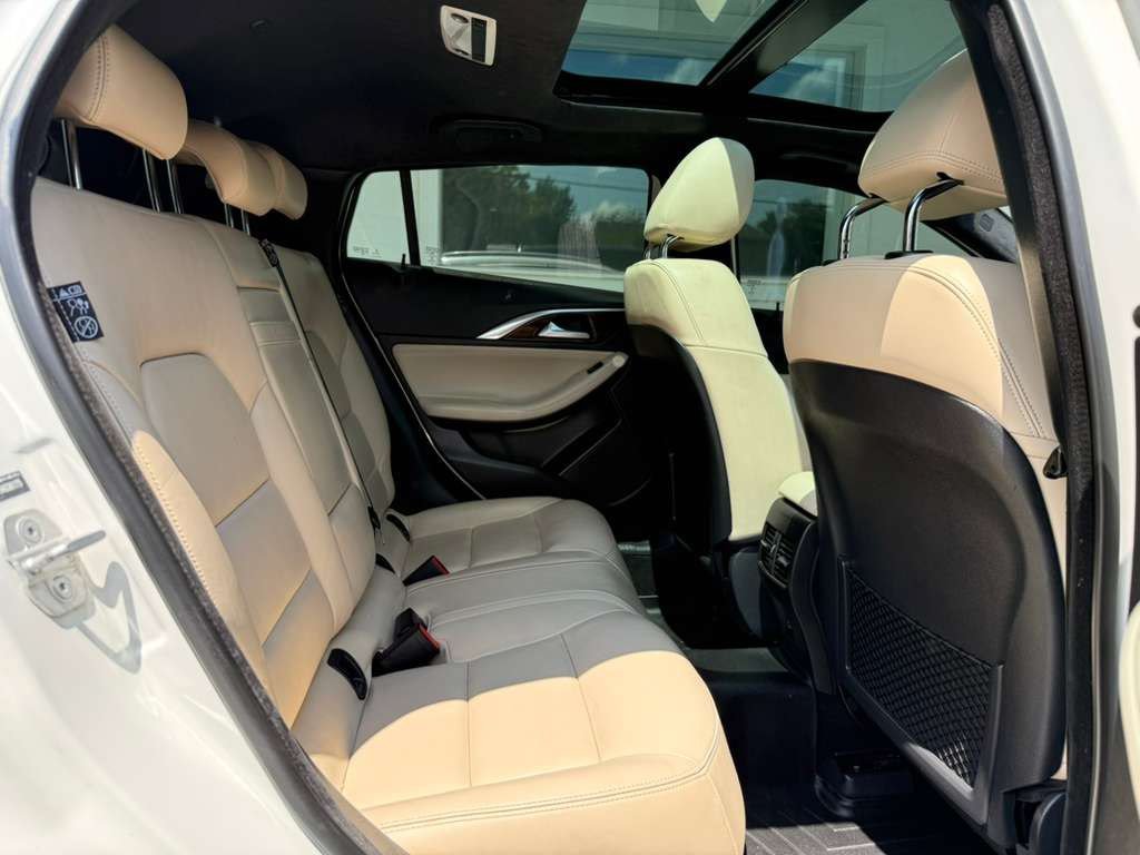 Used 2017 INFINITI QX30 Premium w/ Technology Package FWD image 24