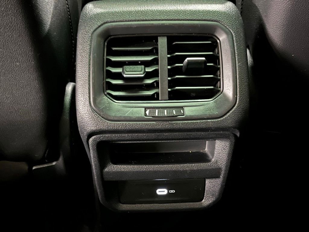 Used 2022 Volkswagen Taos SE w/ Panoramic Sunroof Package image 22