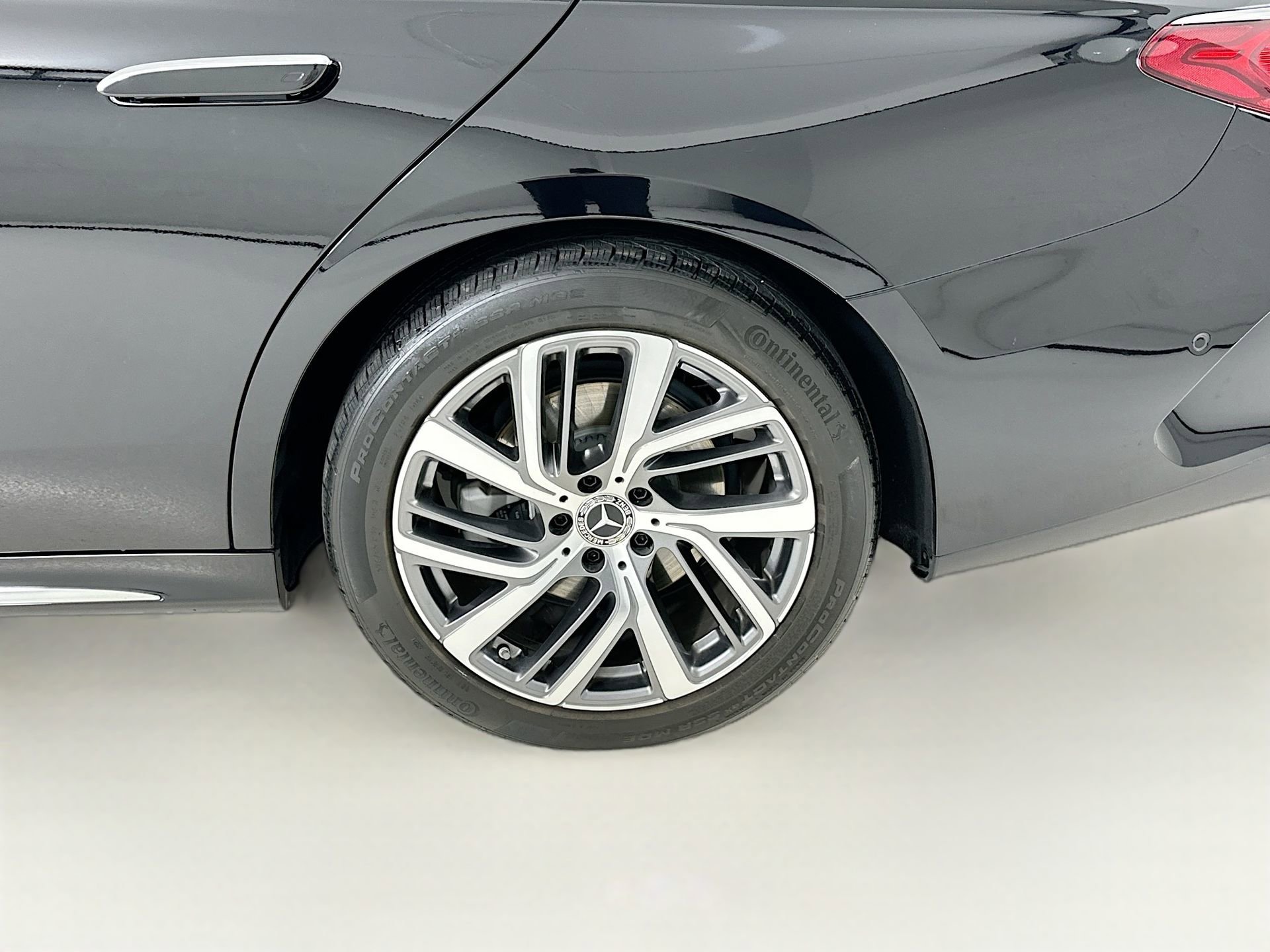 Used 2025 Mercedes-Benz E 350 Sedan image 33