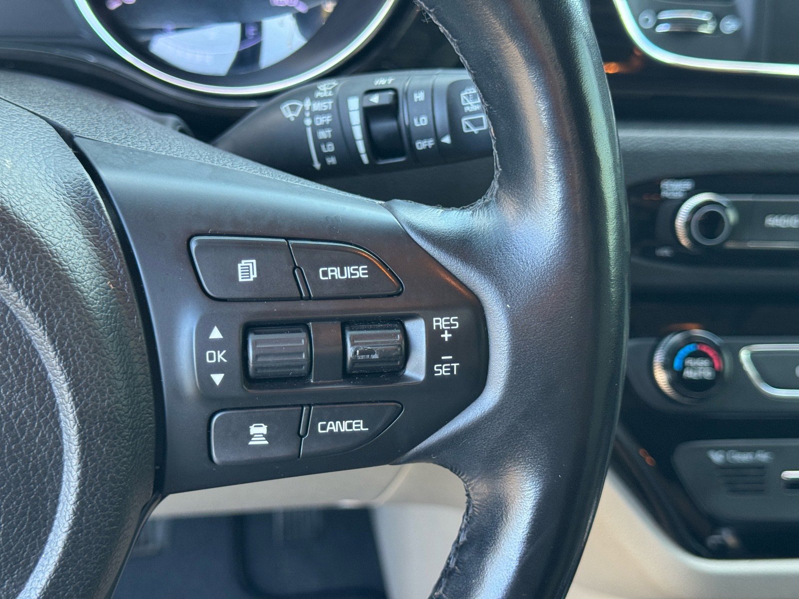 Used 2019 Kia Sedona SX image 24