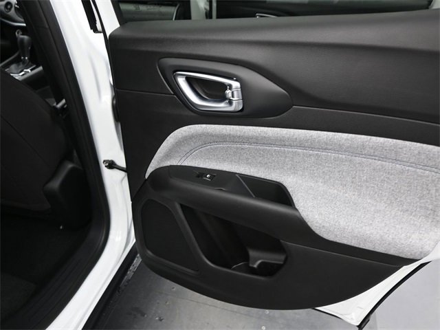 Used 2025 Jeep Compass Sport image 14