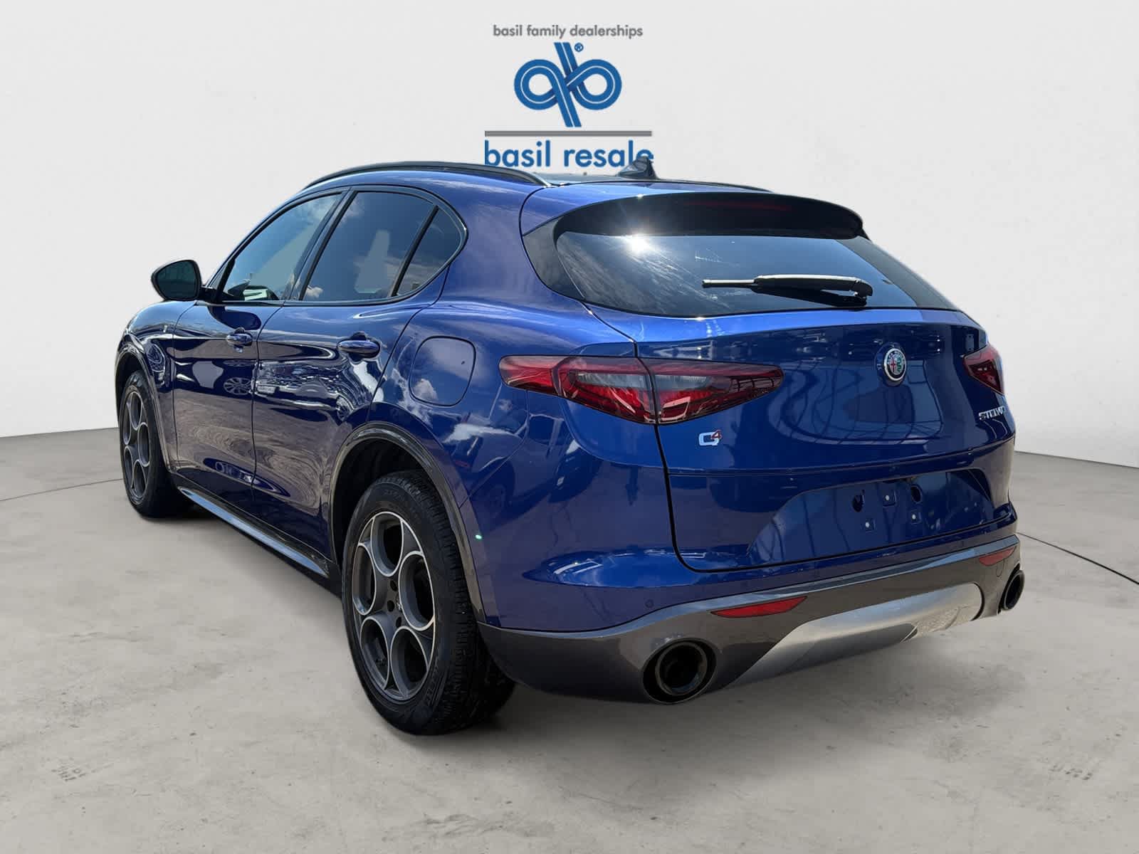 Used 2022 Alfa Romeo Stelvio Ti AWD/4WD image 3