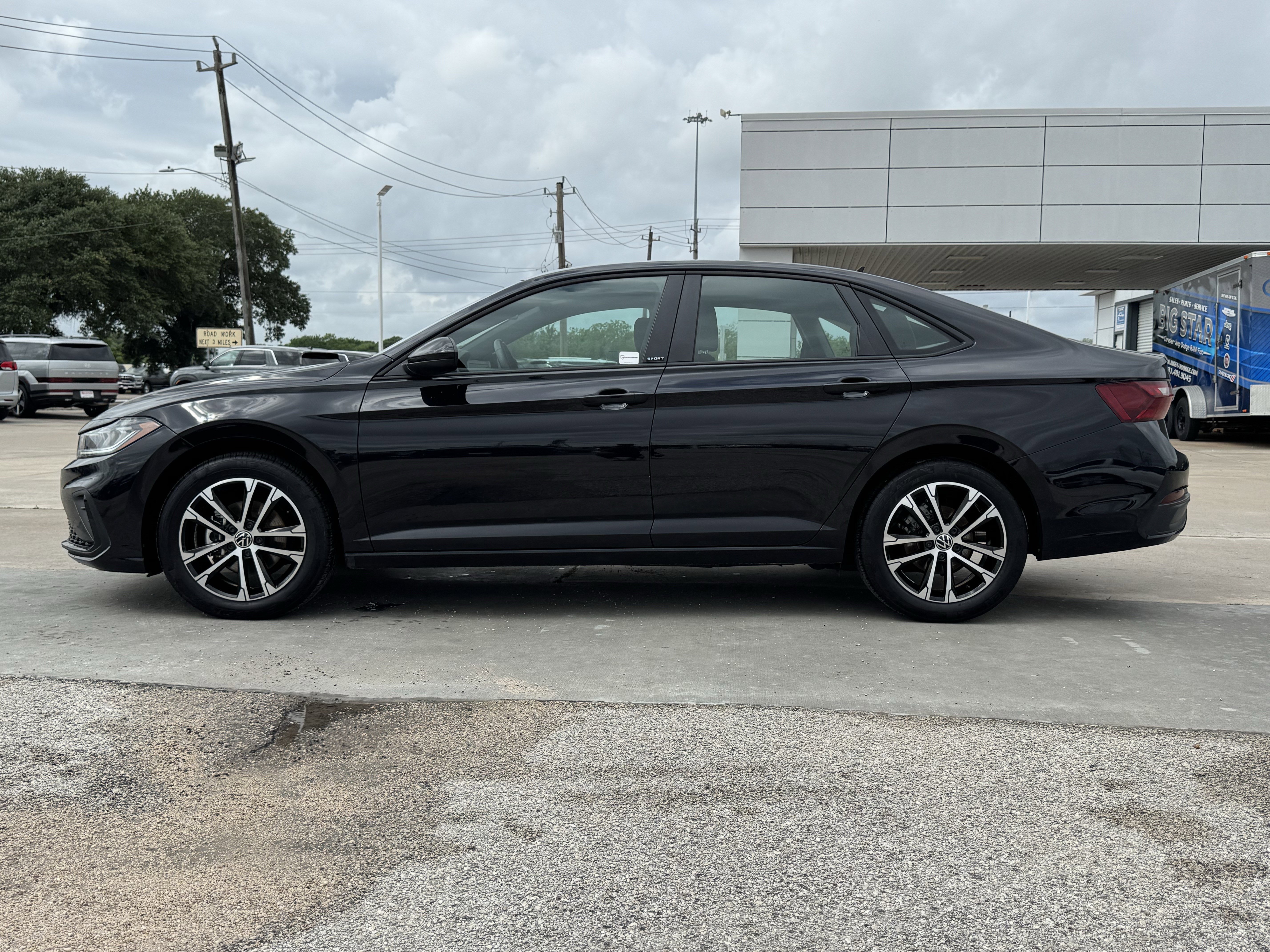 Used 2025 Volkswagen Jetta Sport FWD image 7