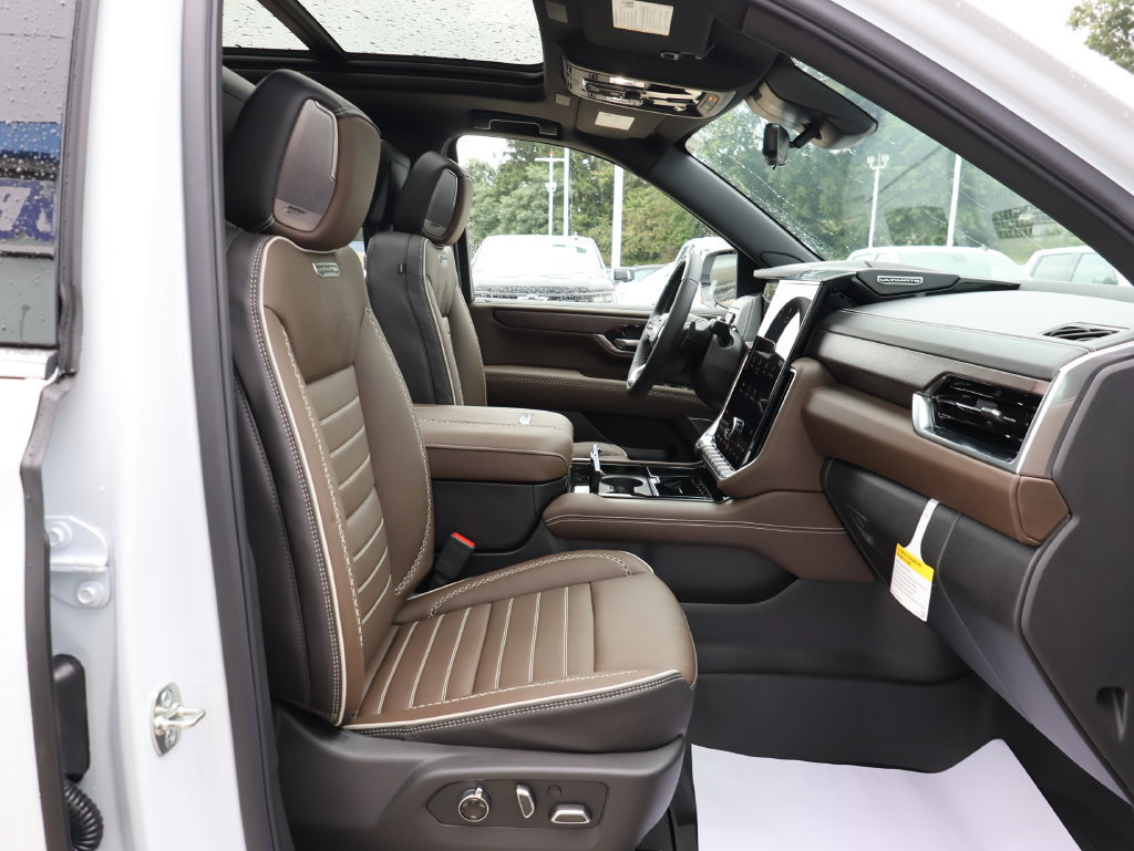 New 2026 GMC Yukon XL Denali Ultimate w/ LPO, Floor Liner Package AWD/4WD image 45