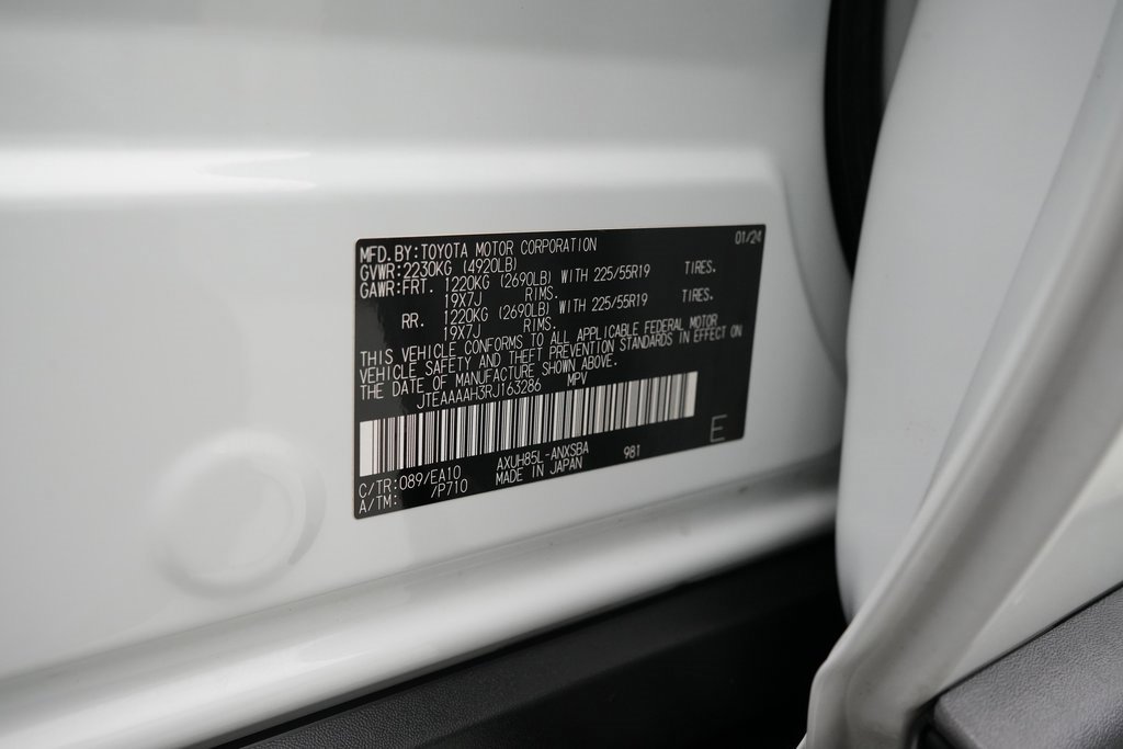 Used 2024 Toyota Venza LE image 26