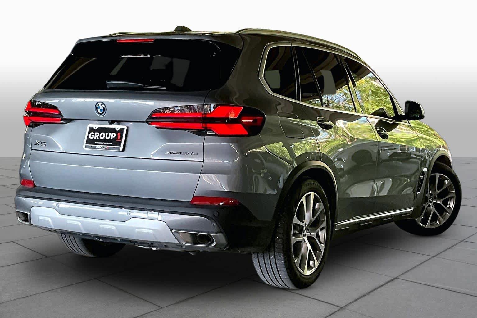 Used 2024 BMW X5 xDrive50e w/ Parking Assistance Package AWD/4WD image 12