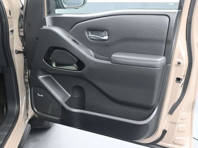 Used 2022 Nissan Frontier PRO-4X w/ Pro-4X Premium Package AWD/4WD image 11