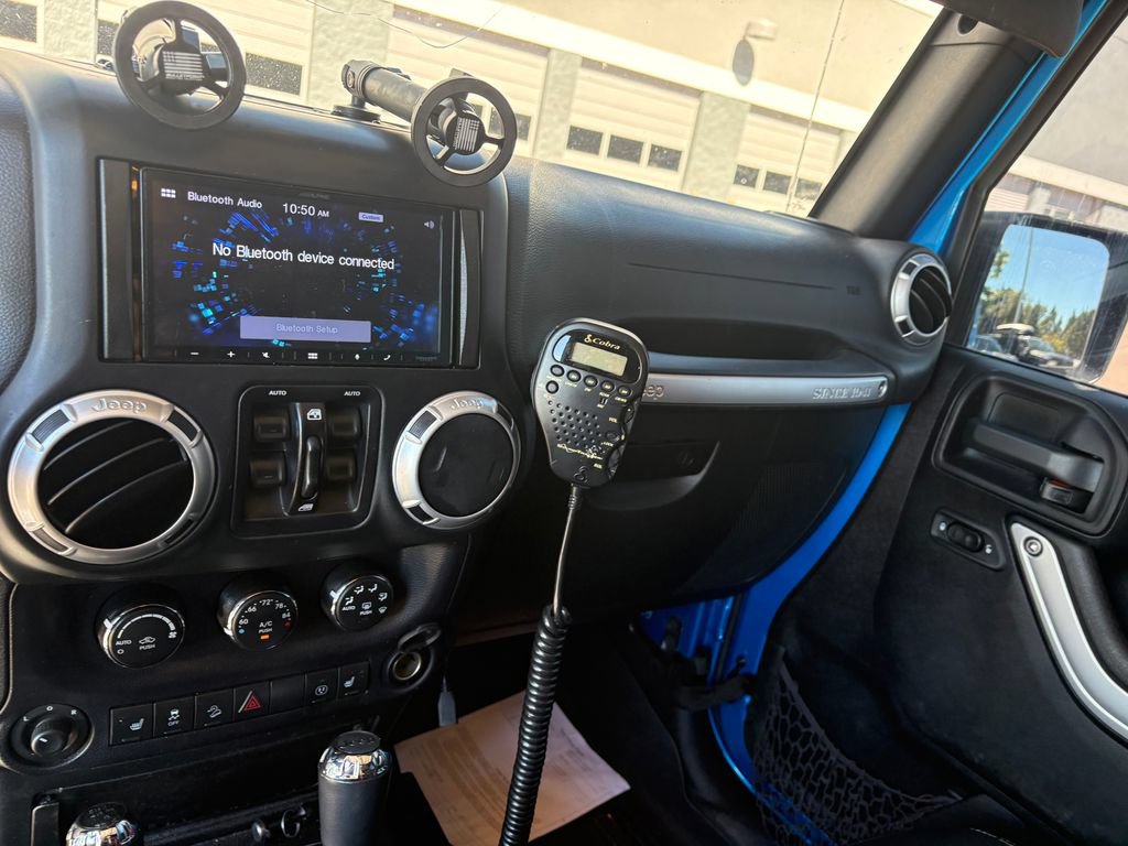 Used 2016 Jeep Wrangler Unlimited Rubicon w/ Connectivity Group AWD/4WD image 21