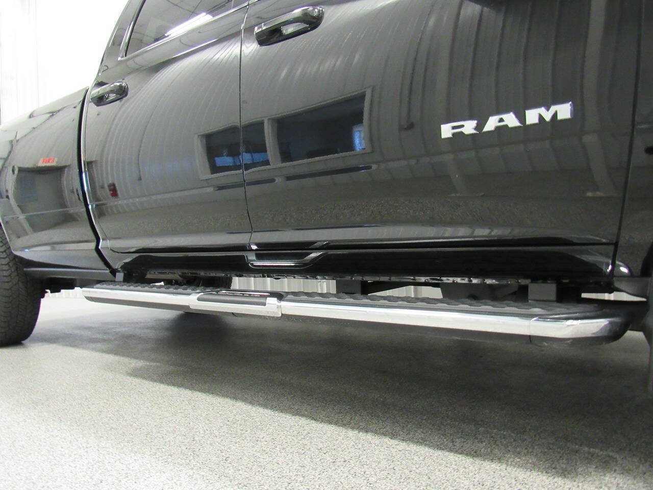 Used 2021 RAM 2500 Big Horn w/ Level 1 Equipment Group AWD/4WD image 22